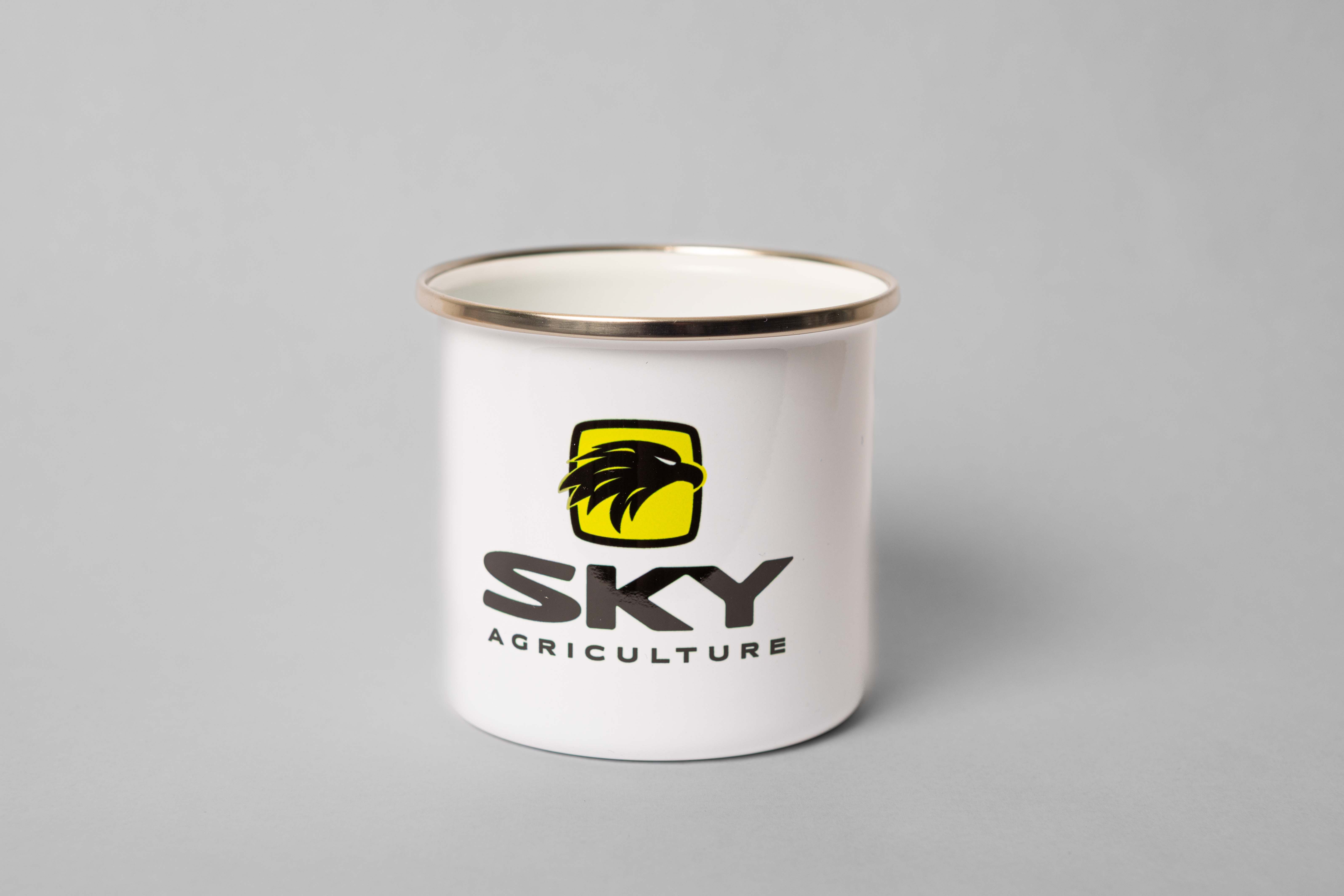 Bílý plechový hrnek SKY