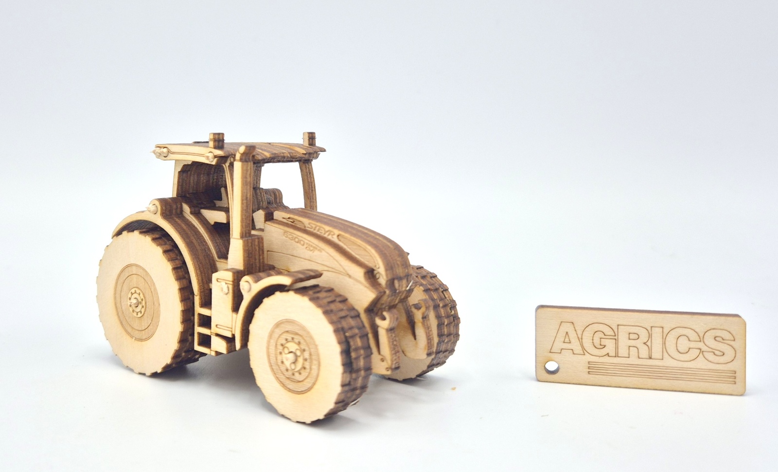 Dřevěný model STEYR TERRUS 6340 CVT